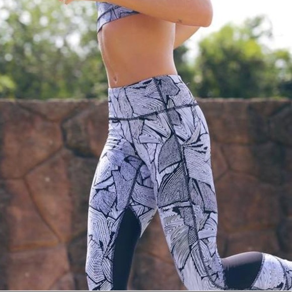 lululemon athletica Pants - Lululemon Dottie Tribe Pace Rival Crop